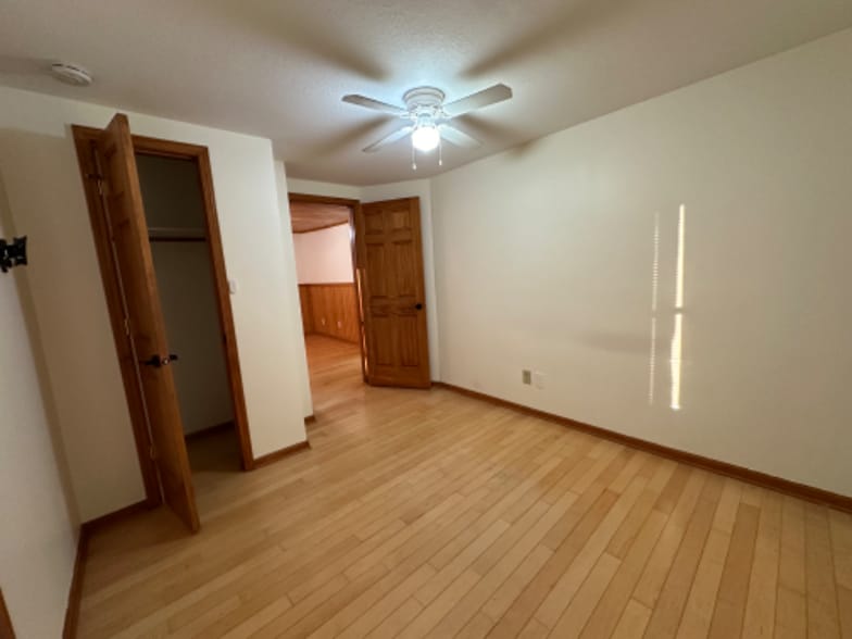 Building Photo - 464 N Maple St