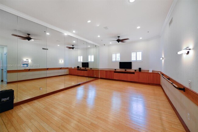 Building Photo - 3245 NE 184th St