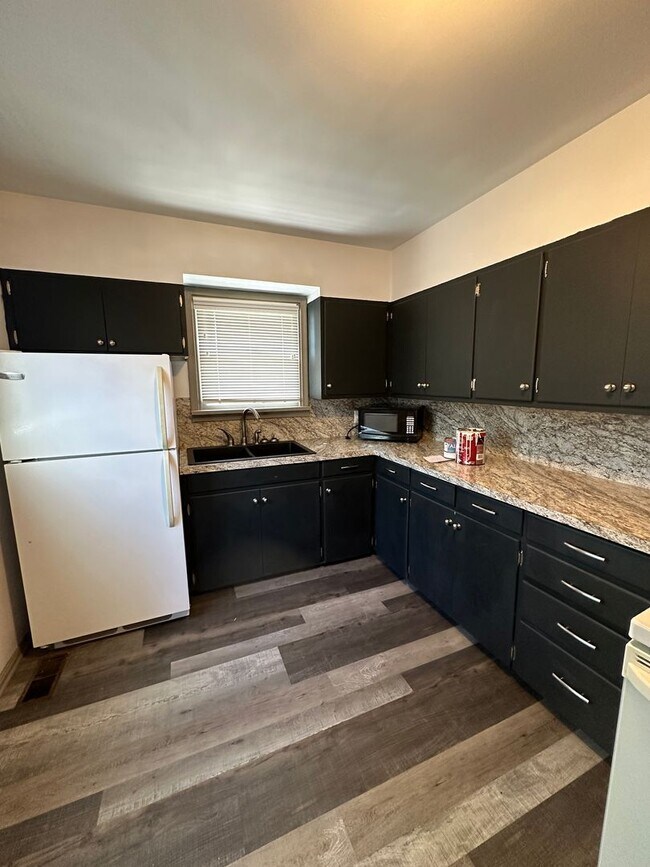 Building Photo - THIS IS A LEASE TAKEOVER, PLEASE CONTACT THE CURRENT TENANT, DANIEL @ 208-883-2854 - Super Cute 3...