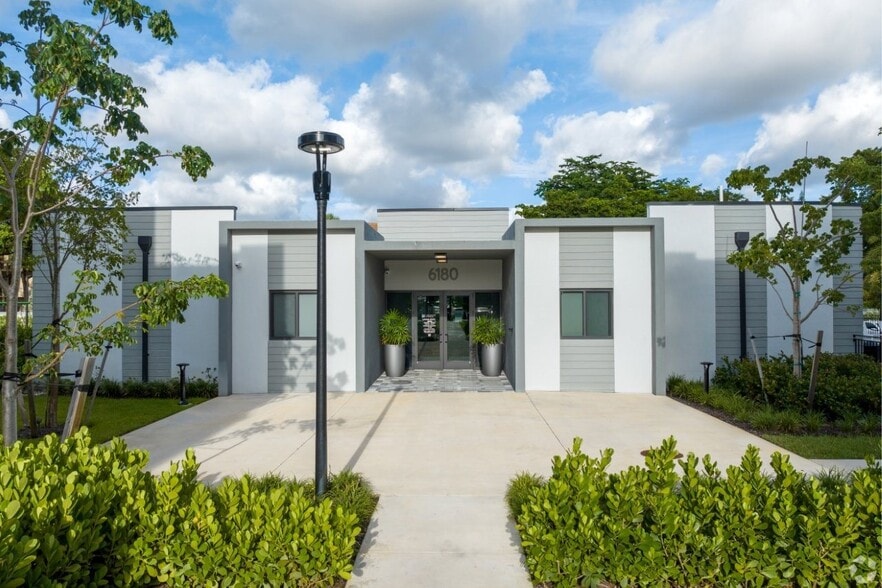 Building Photo - Legacy at Tamarac