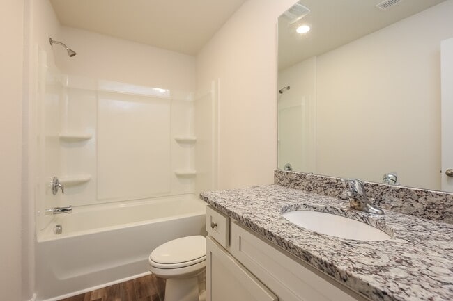 Building Photo - 2131 Southlea Dr