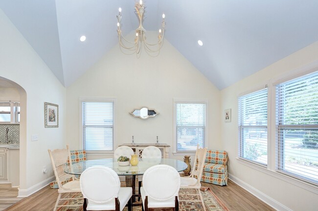Building Photo - Discover the charm of this FULLY FURNISHED...