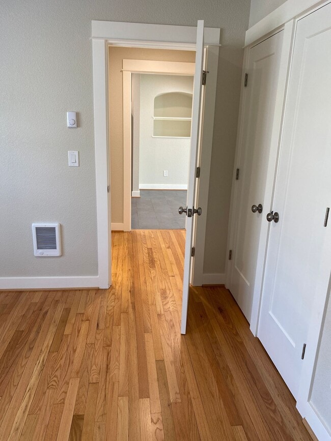 Building Photo - New Modern Remodel Hot Alberta Arts Spacio...