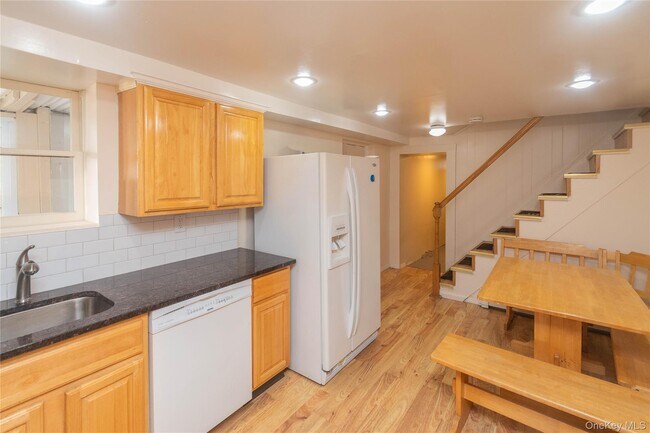 Building Photo - 30 Tobins Ln