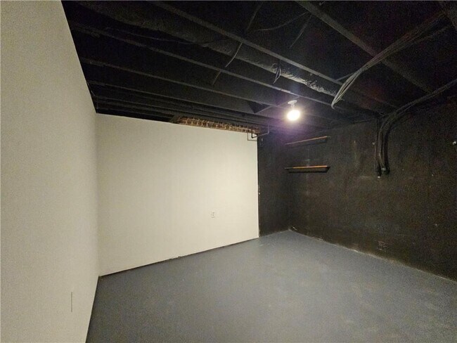 Building Photo - 3228 Turtle Lake Dr SE