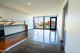 Building Photo - 1436 S Terrace Rd