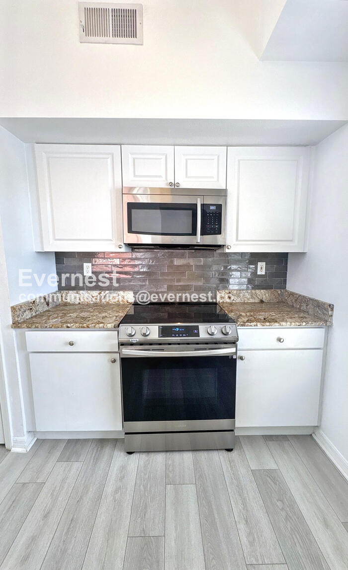 Building Photo - 9114 Lake Chase Island Way