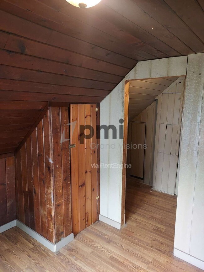 Building Photo - 328 E Kellar Ln