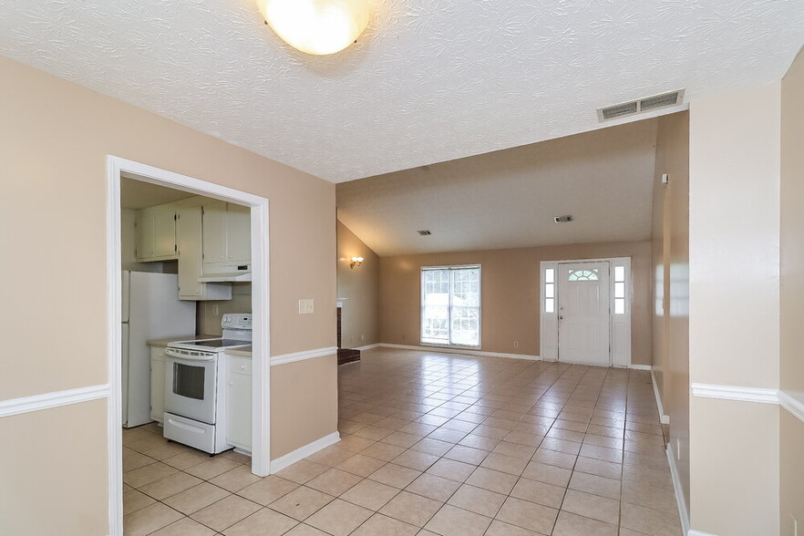 Building Photo - 3935 Willowmeade Dr