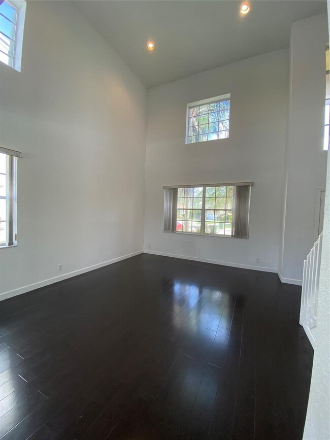 Building Photo - 338 Cambridge Dr