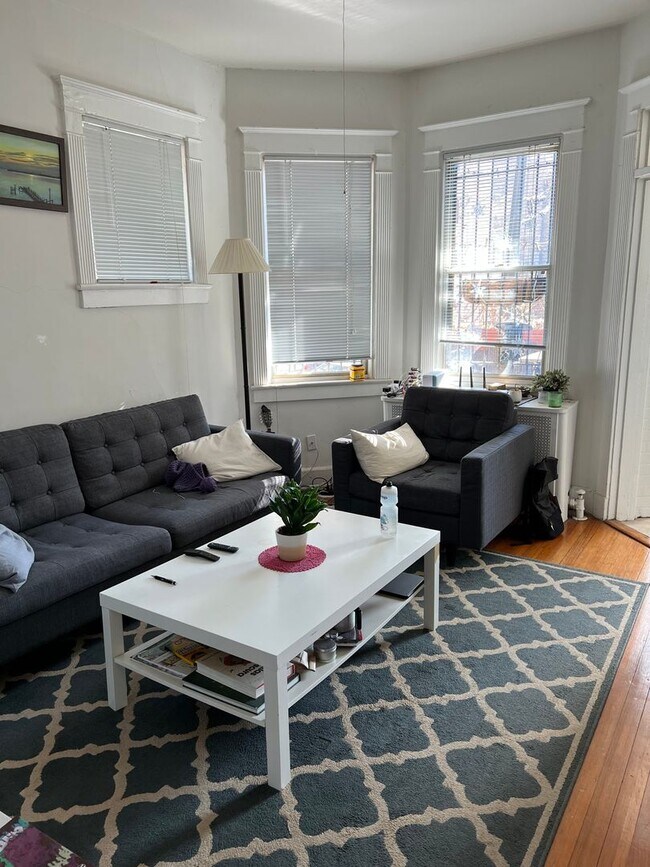 Building Photo - Centrally Located 1BR/1BA in Dupont Circle...