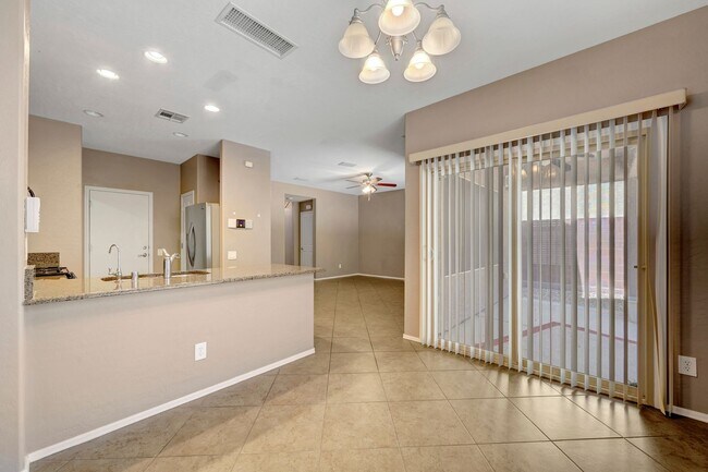 Building Photo - 3 Bedroom in Madeira Canyon!