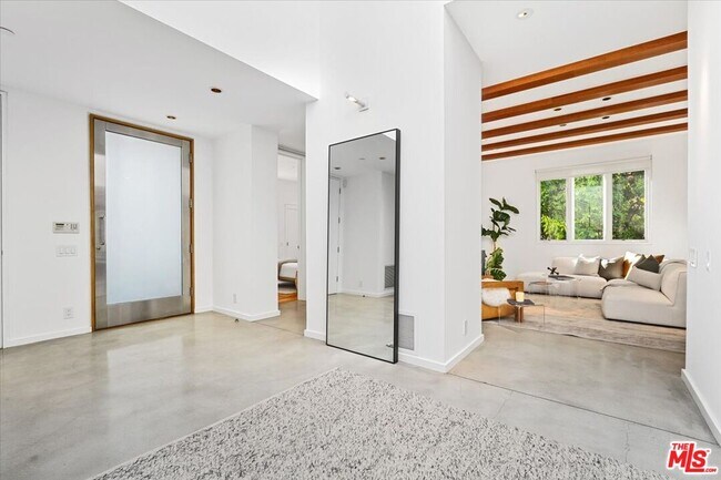 Building Photo - 211 S Valley St