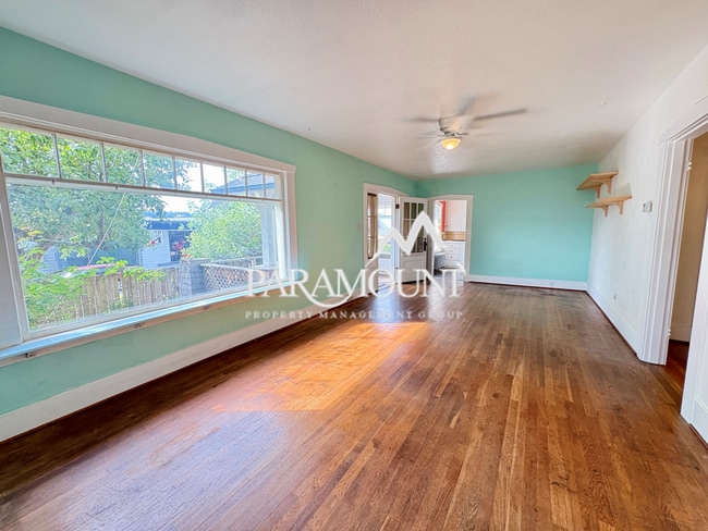 Building Photo - 2 Bedroom with a Water View!