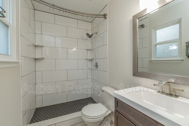 Building Photo - 250 Brooks Dr