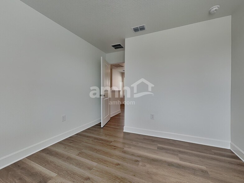 Building Photo - 16467 Cheyanne Ct