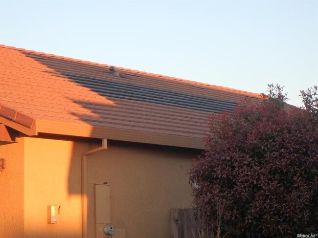 Building Photo - 880 Raccoon Valley Dr
