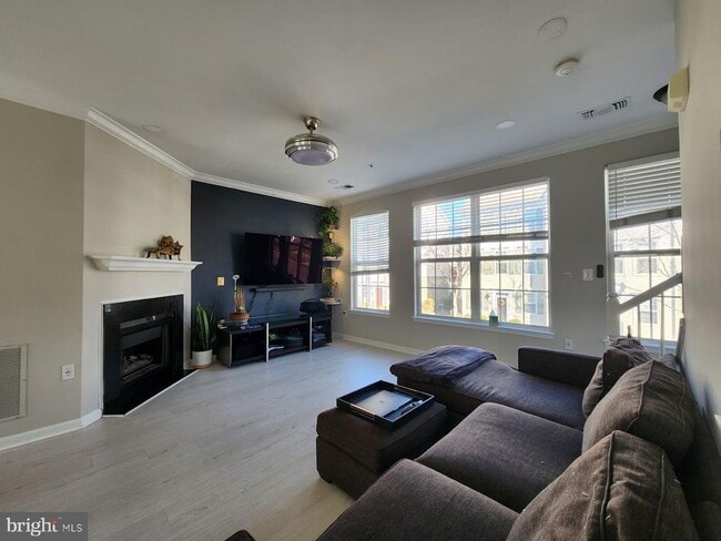 Primary Photo - 21834 Jarvis Square