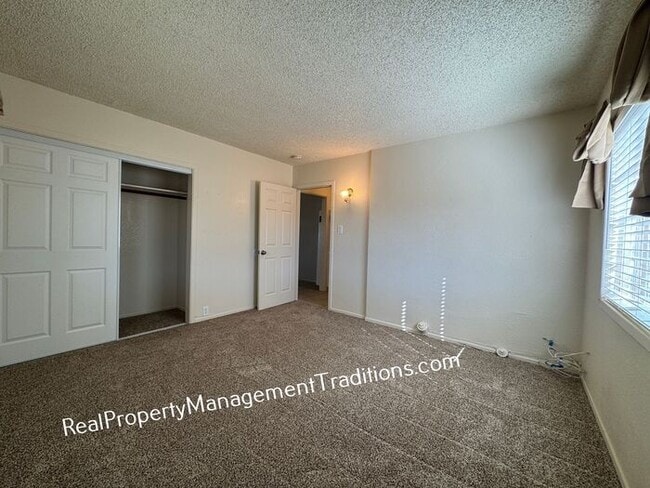 Building Photo - Cozy single story