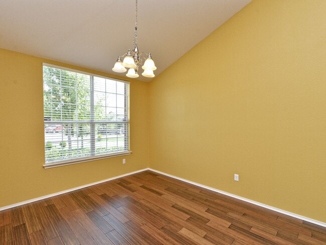 Building Photo - Spacious 2 story with cul-de-sac location
