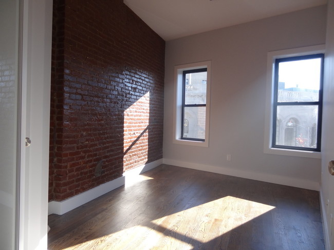 Building Photo - 5823 Myrtle Ave