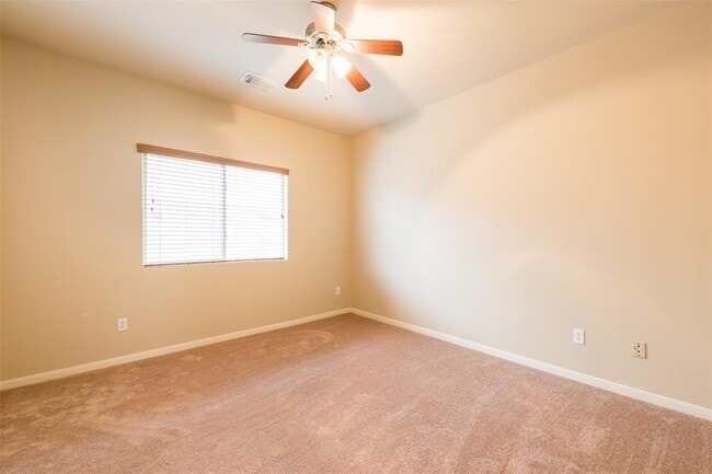 Building Photo - 913 Brighton Pl
