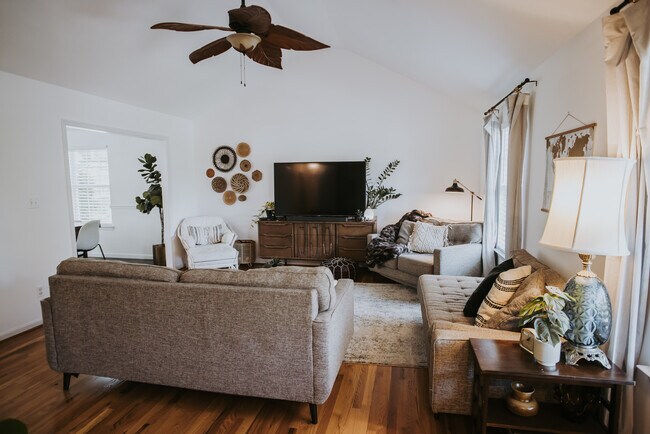 Building Photo - 10804 Trojan Hill Dr