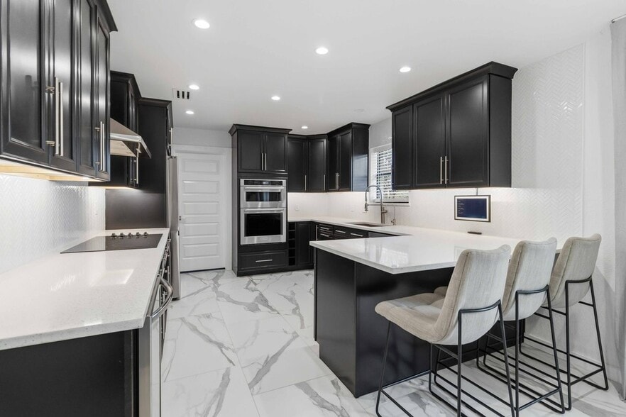 Building Photo - 107 Oak Crest