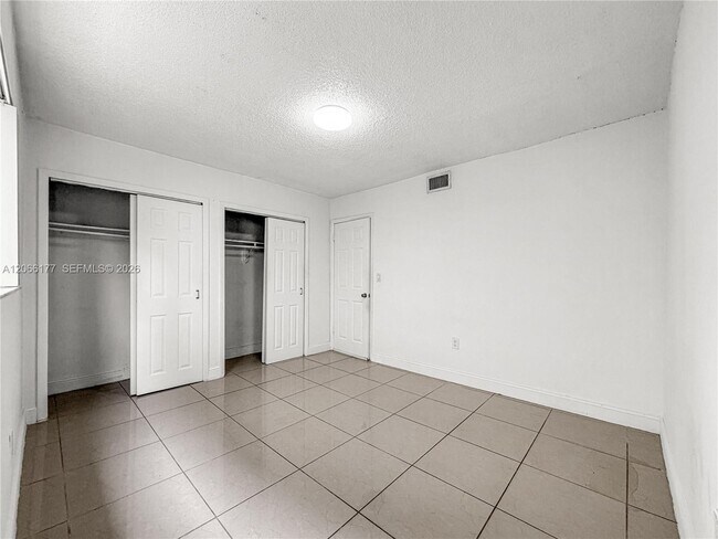 Building Photo - 9103 SW 38th St