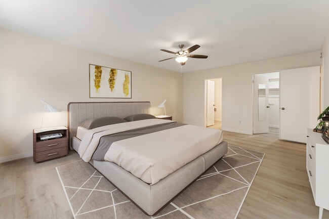 Building Photo - 5541 Bellaire Ave