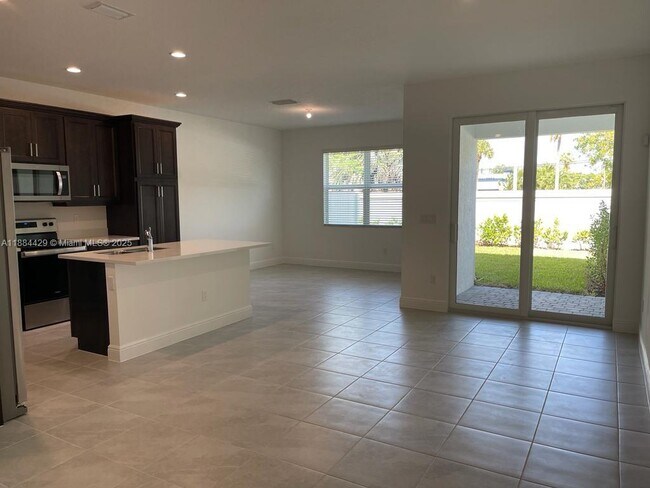 Primary Photo - 534 Parsons Wy