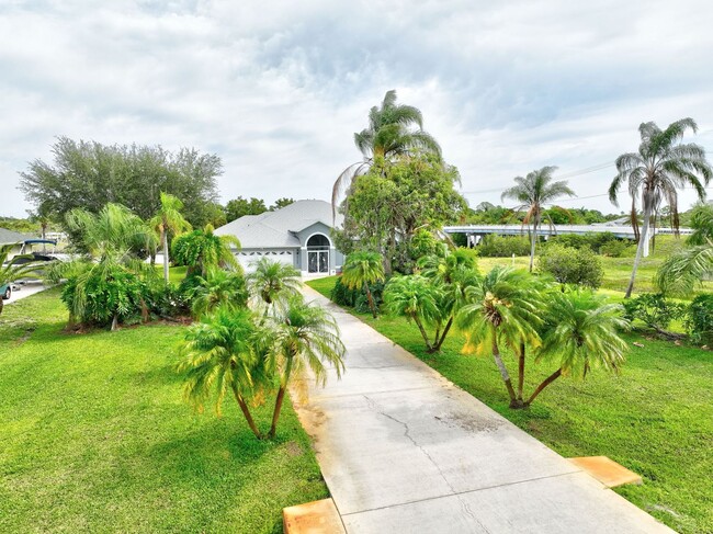 Building Photo - A BOATER'S PARADISE WITH THIS STUNNING 3 B...