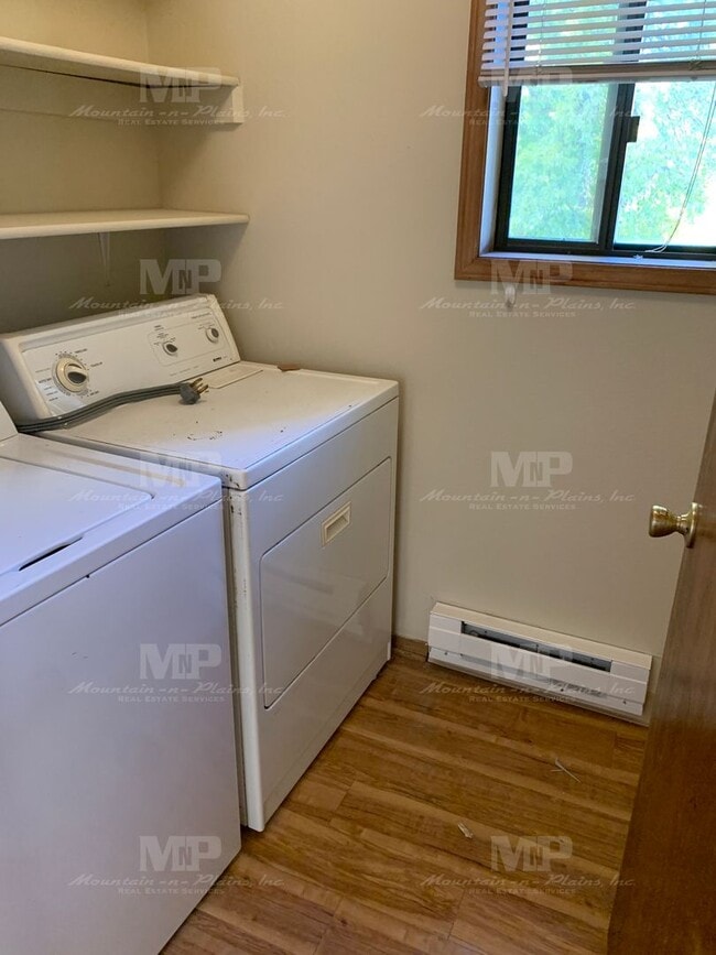 Building Photo - 531 Strachan Dr