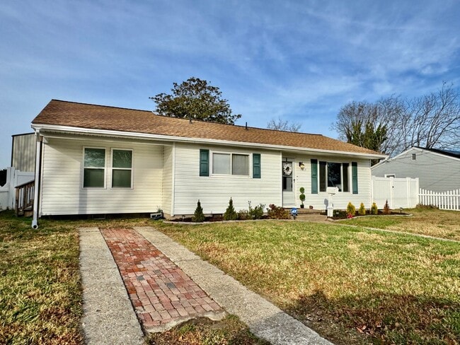 Building Photo - Fully-Updated 1st-Time Rental! Ready NOW! Pet Friendly w/Large, Detached Garage Workshop!