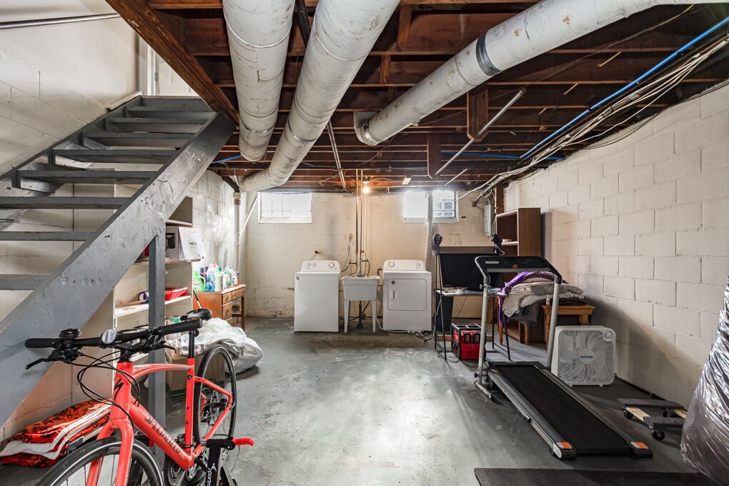 Building Photo - 1662 Elmwood Ave
