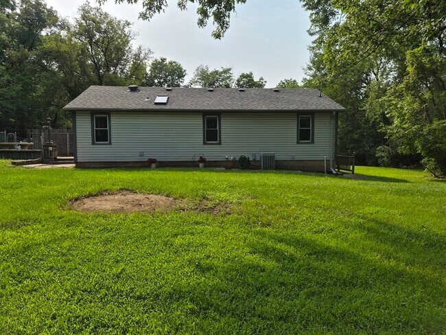 Building Photo - 26467 W Grass Lake Rd