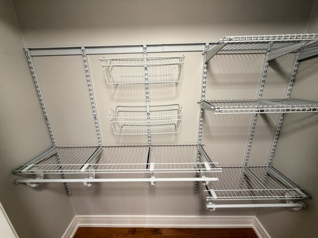 Building Photo - 2700 N Ridgeway Ave