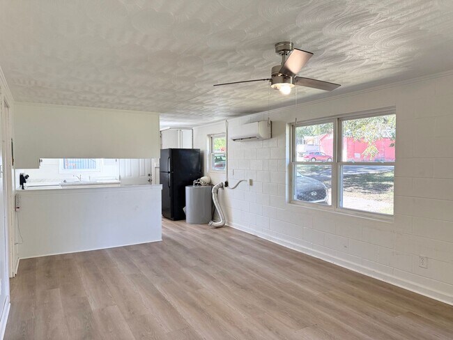 Building Photo - For Rent – $1,000/month | 2 Bed | 1 Bath