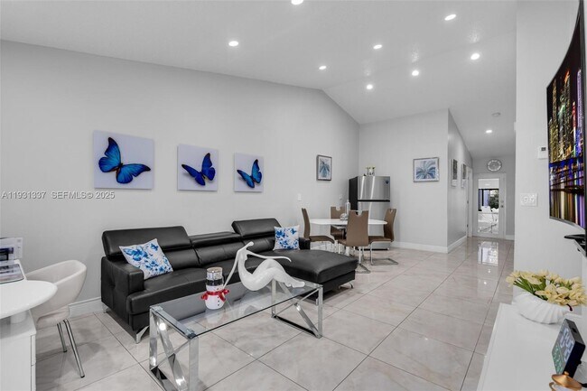 Building Photo - 2140 W 53rd St