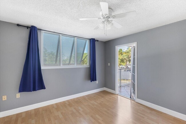 Building Photo - 2 Bedroom 2 bathroom condo available!