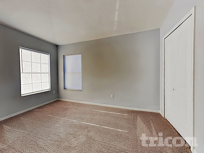 Building Photo - 8405 Quarter Horse Dr