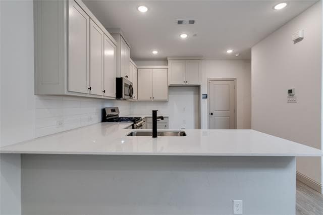 Building Photo - 420 Parkside Dr