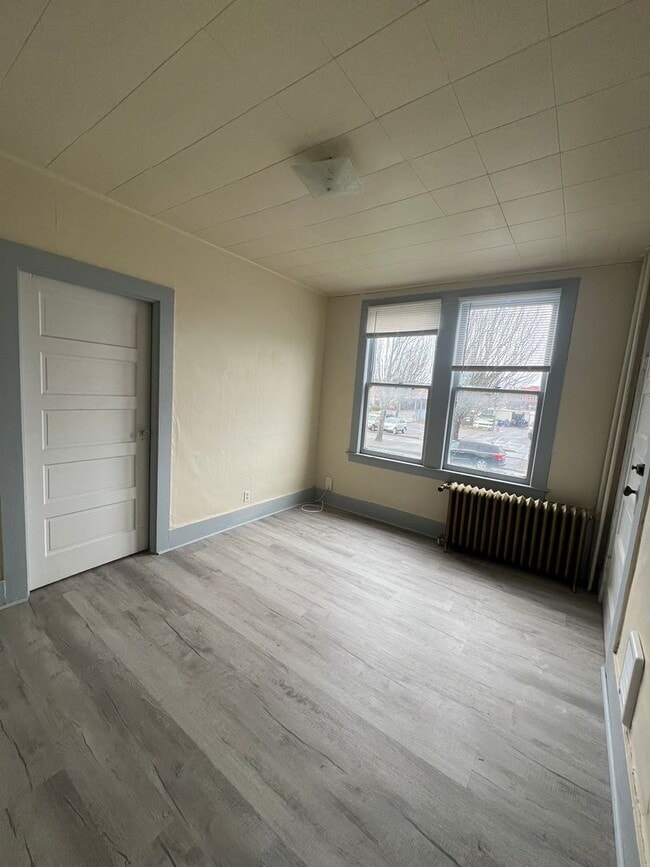 Building Photo - 315