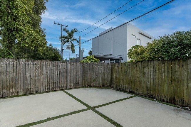 Building Photo - 3660 SW 24th Ter