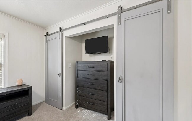 Building Photo - 2 Bed | 2 Bath Near TU!