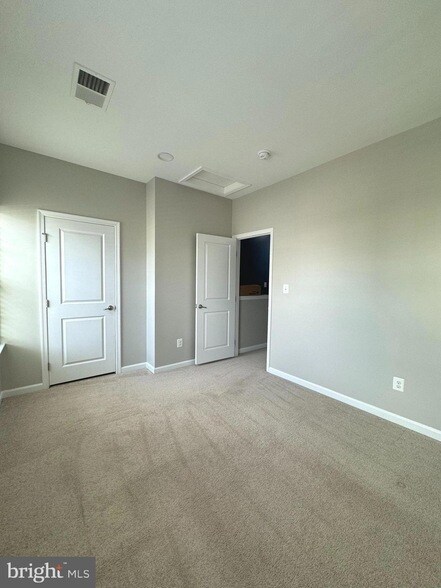Building Photo - 139 Streamview Drive