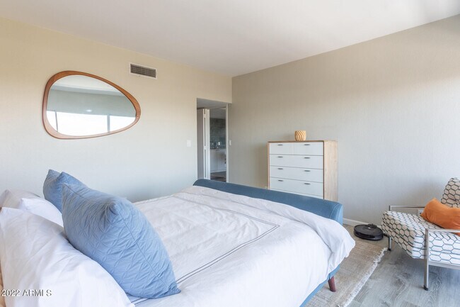 Building Photo - 805 4th Ave