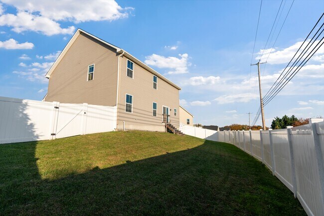 Building Photo - 311 Sunrise Ct