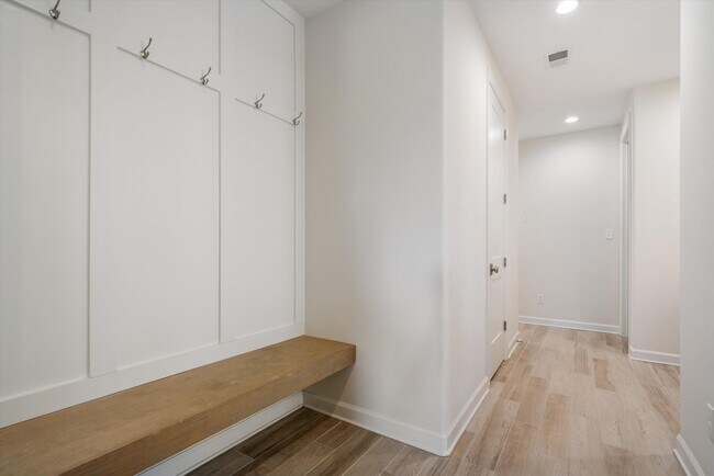 Building Photo - 316 Majestic Trail
