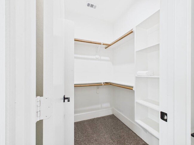 Building Photo - 6310 Norland St